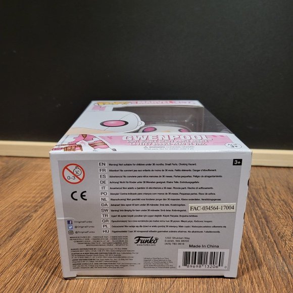 Marvel Gwenpool (Pink) Funko Pop - Picture 6 of 11